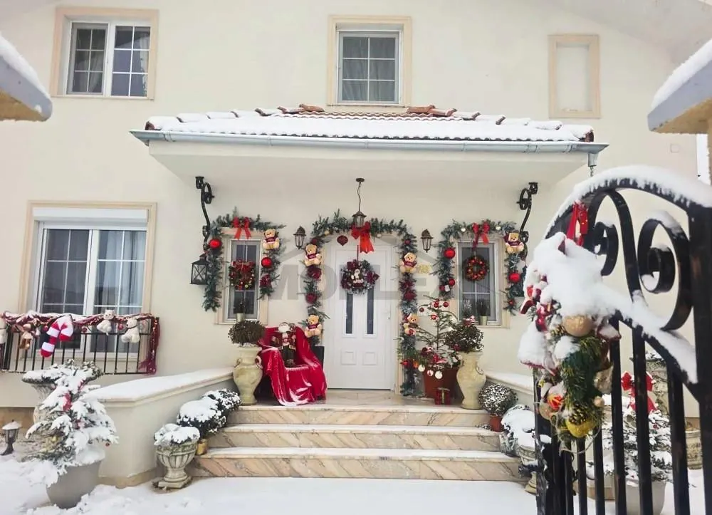 Casă individuală de lux în Dumbrăvița - foto 1