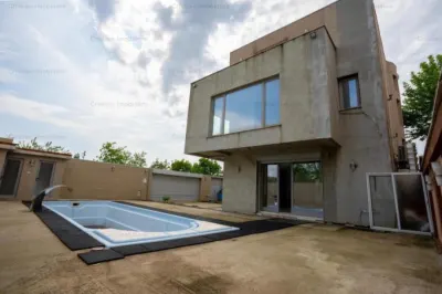 Vila cu Piscina  P+2  487mp utili, teren 300mp, zona rezidentiala - Braila