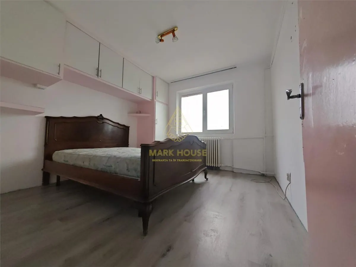 Apartament cu 3 camere de vanzare, zona Milcov - foto 1