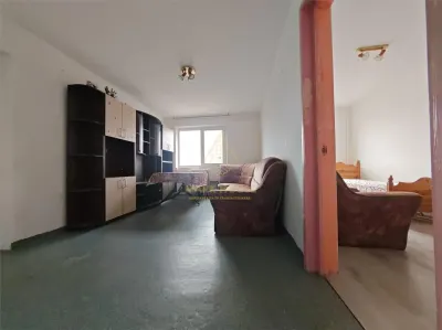Apartament cu 3 camere de vanzare, zona Milcov - foto 4