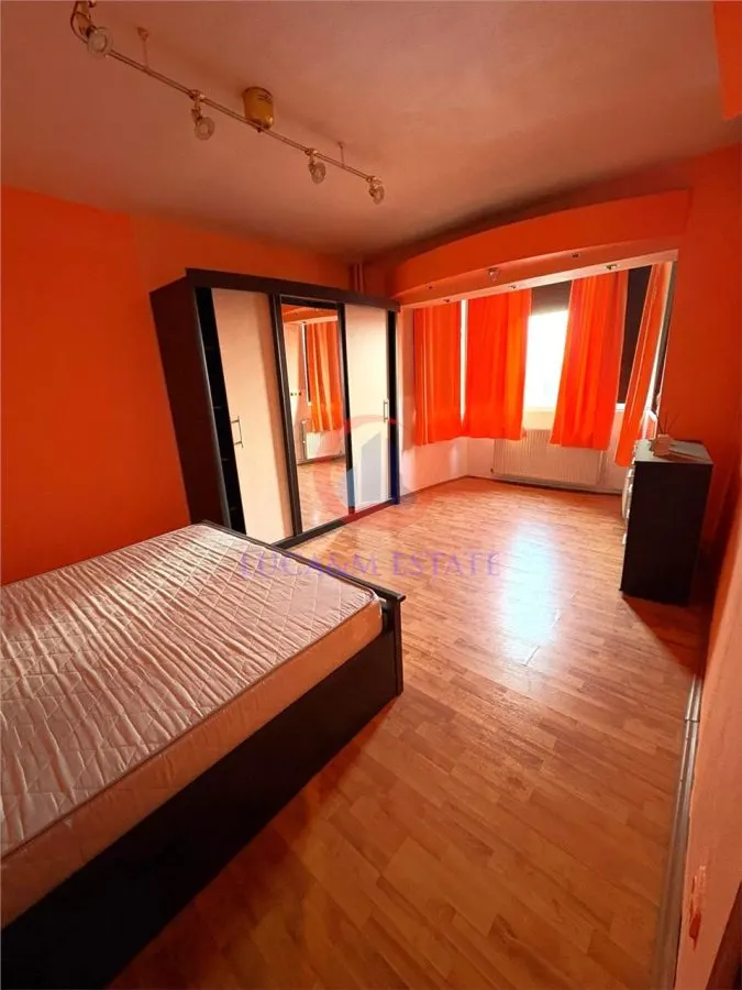 Apartament 3 camere, centrala proprie, bloc izolat, lift - foto 4