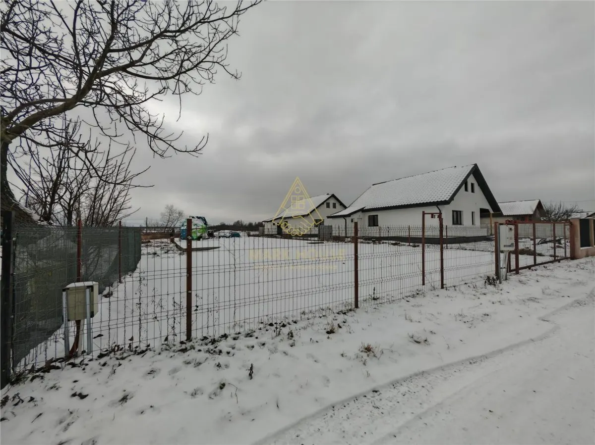 De vanzare 1450 mp teren intravilan situat in satul Siretu, comuna Letea Veche. - foto 1