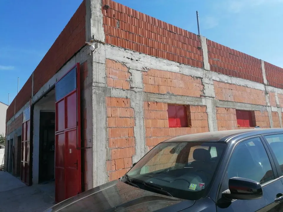 Cladire  4 Apartamente si Spatiu Comercial Sacalaz - foto 14