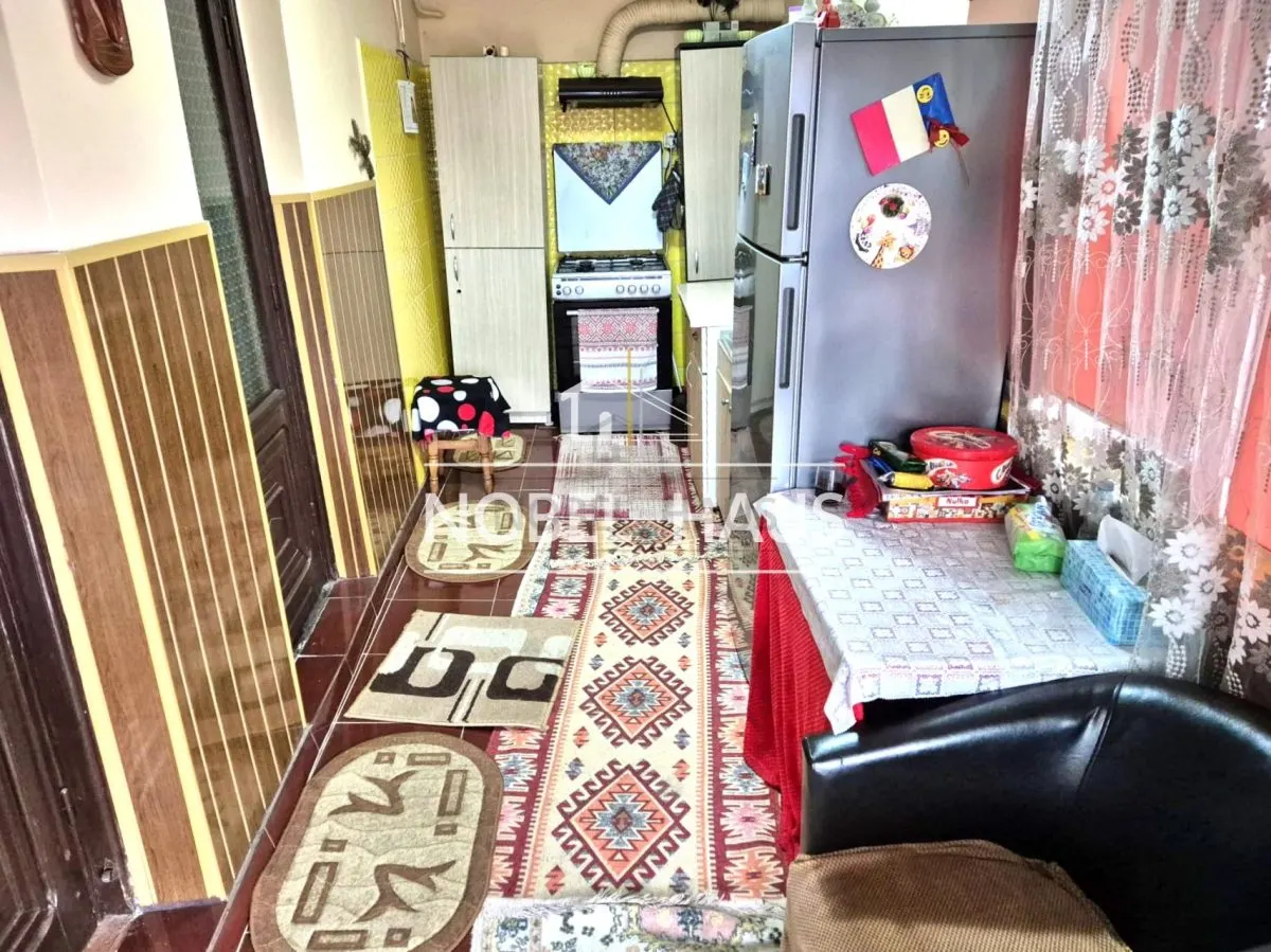 Casa si teren, central Barlad, str Al Sahia - foto 7