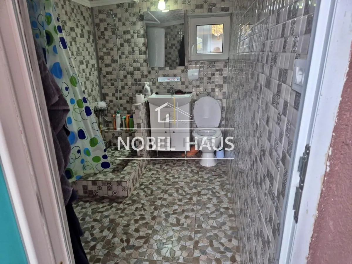 Casa si teren, central Barlad, str Al Sahia - foto 9