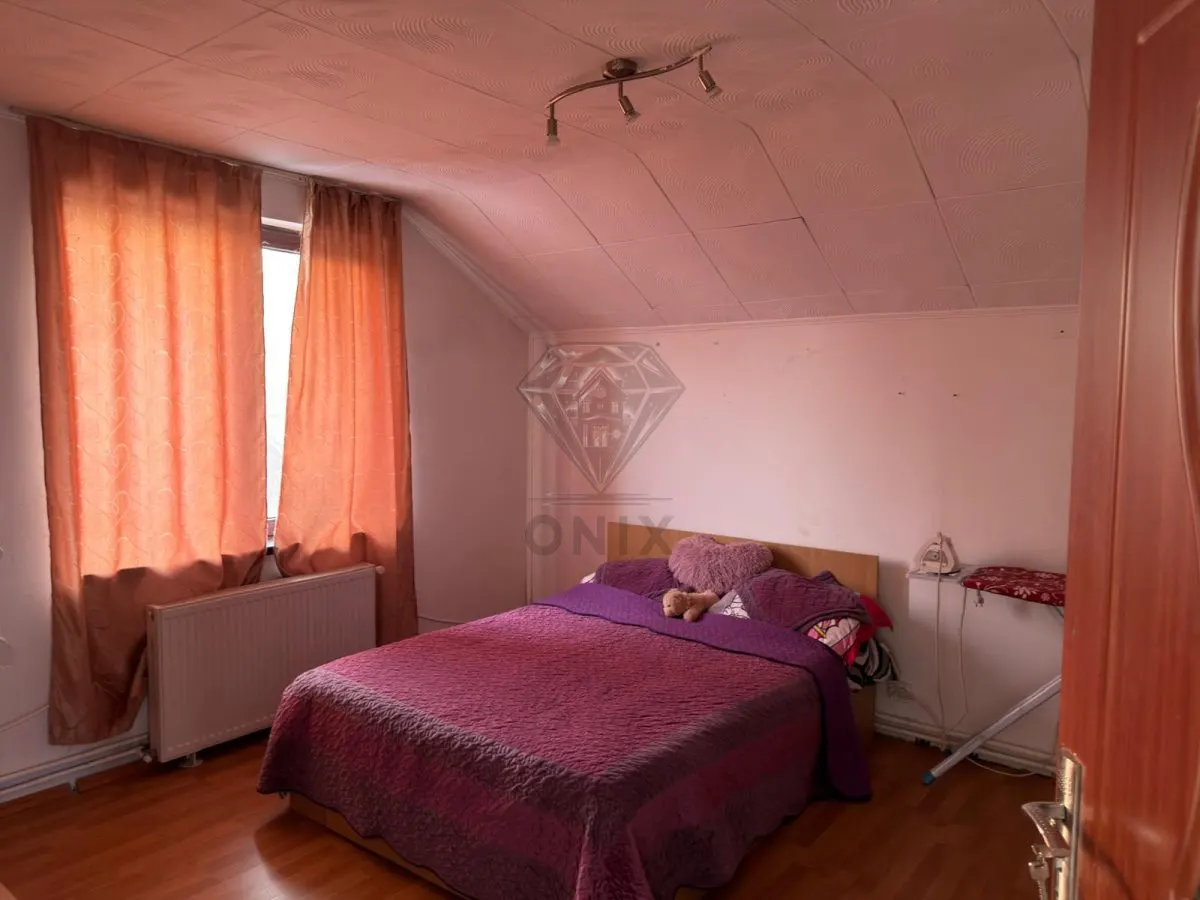 CASA  STREJNICU  5 CAMERE - foto 4