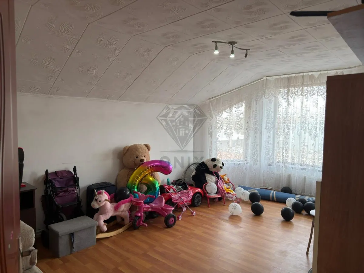 CASA  STREJNICU  5 CAMERE - foto 6