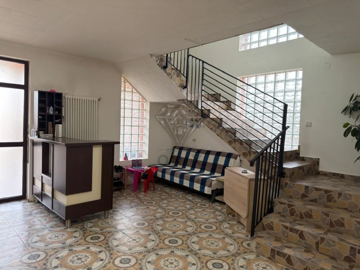 CASA  STREJNICU  5 CAMERE - foto 9