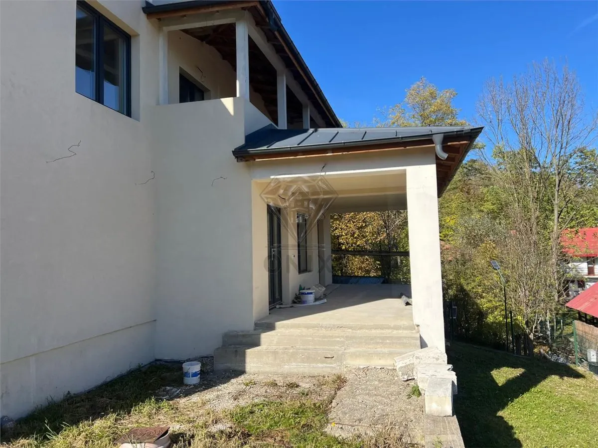 Pensiune noua de vanzare in Slanic Prahova – 400 mp utili, zona centrala, ideala pentru investitie - foto 3