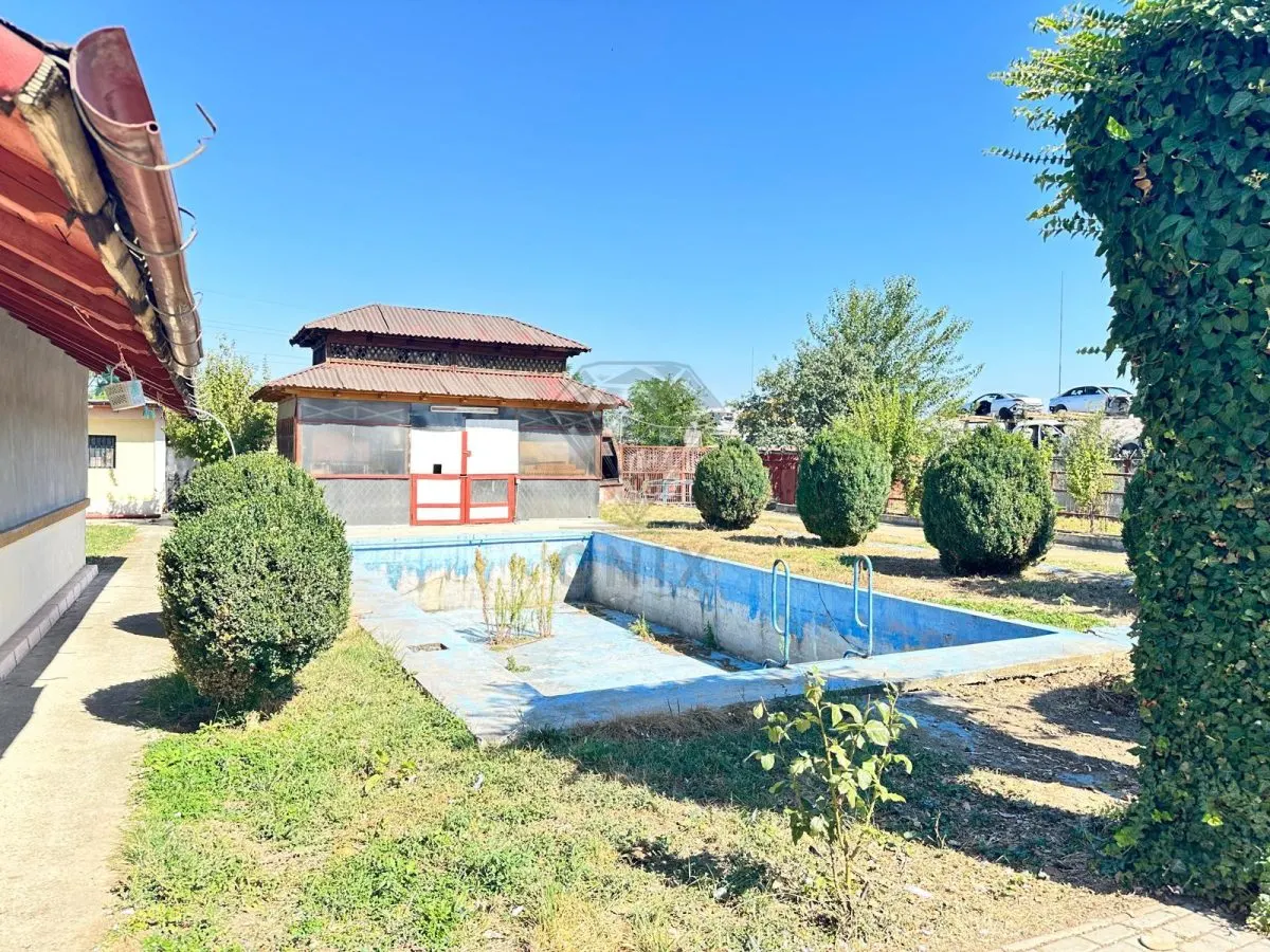 Casa si teren 3567 mp cu piscina, livada si helesteu – Corlatesti - foto 4
