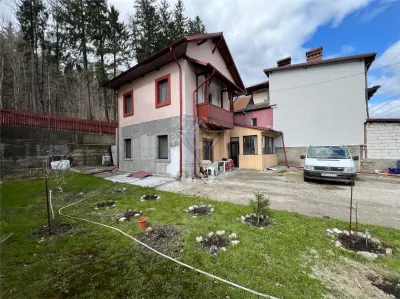 Casa 5 camere Sinaia, P+1, teren 400 mp, 2 fronturi stradale, ideal pensiune - Sinaia