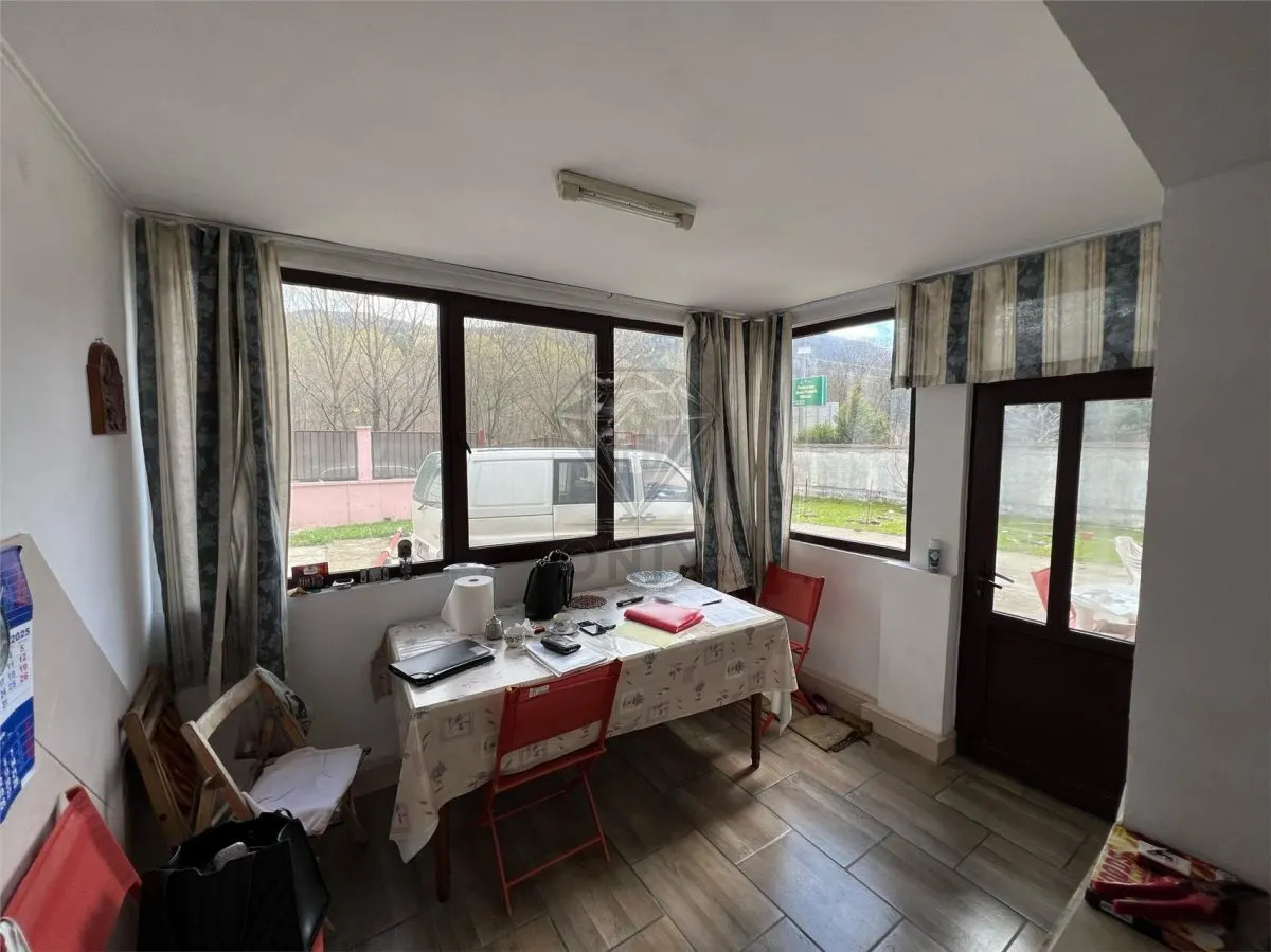 Casa 5 camere Sinaia, P+1, teren 400 mp, 2 fronturi stradale, ideal pensiune - foto 14