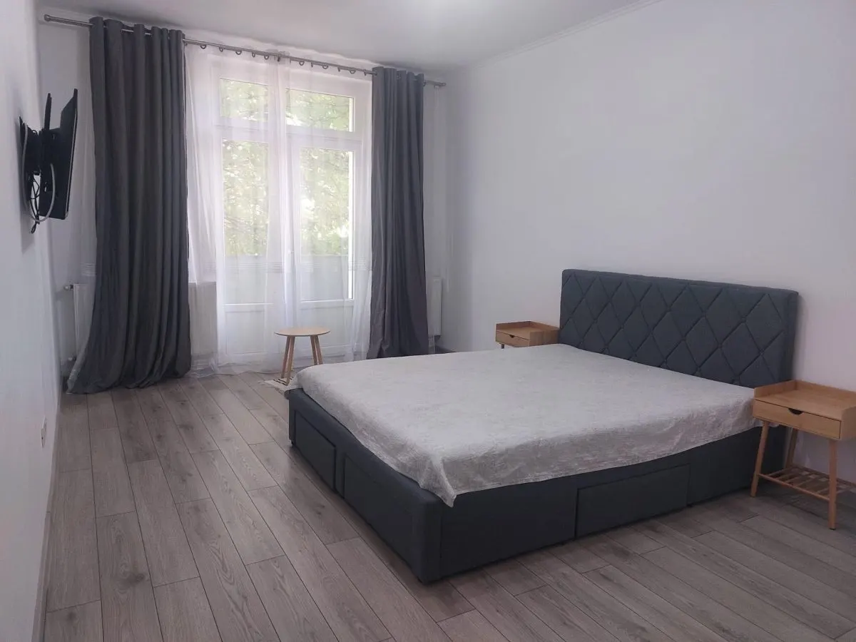 Garsoniera decomandata zona Judetean,renovata,95000 Euro - foto 1