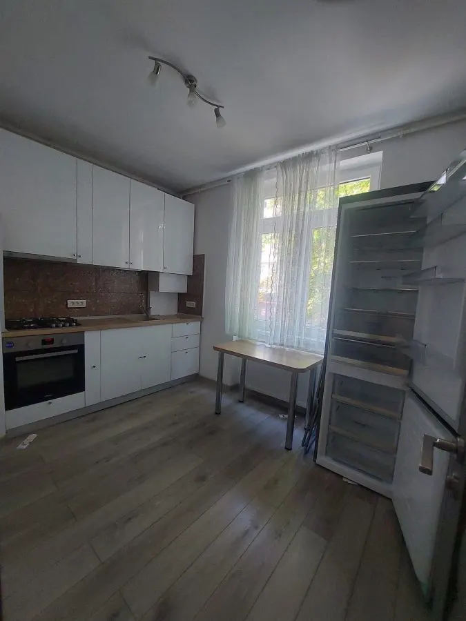 Garsoniera decomandata zona Judetean,renovata,95000 Euro - foto 2