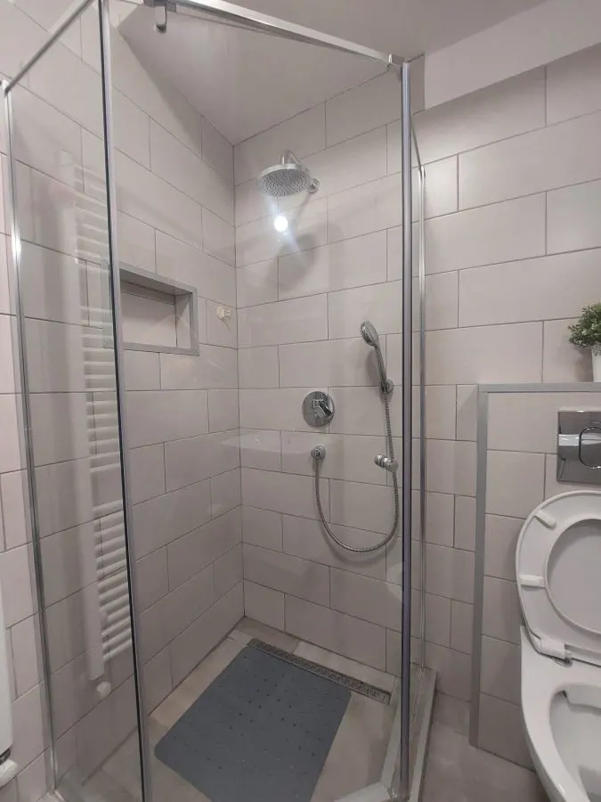 Garsoniera decomandata zona Judetean,renovata,95000 Euro - foto 3