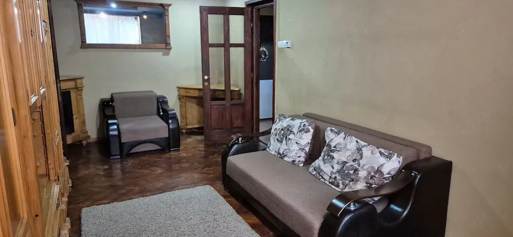 Apartament 2 camere ,etajul 1,zona Vlahuta,117000 Euro - foto 3