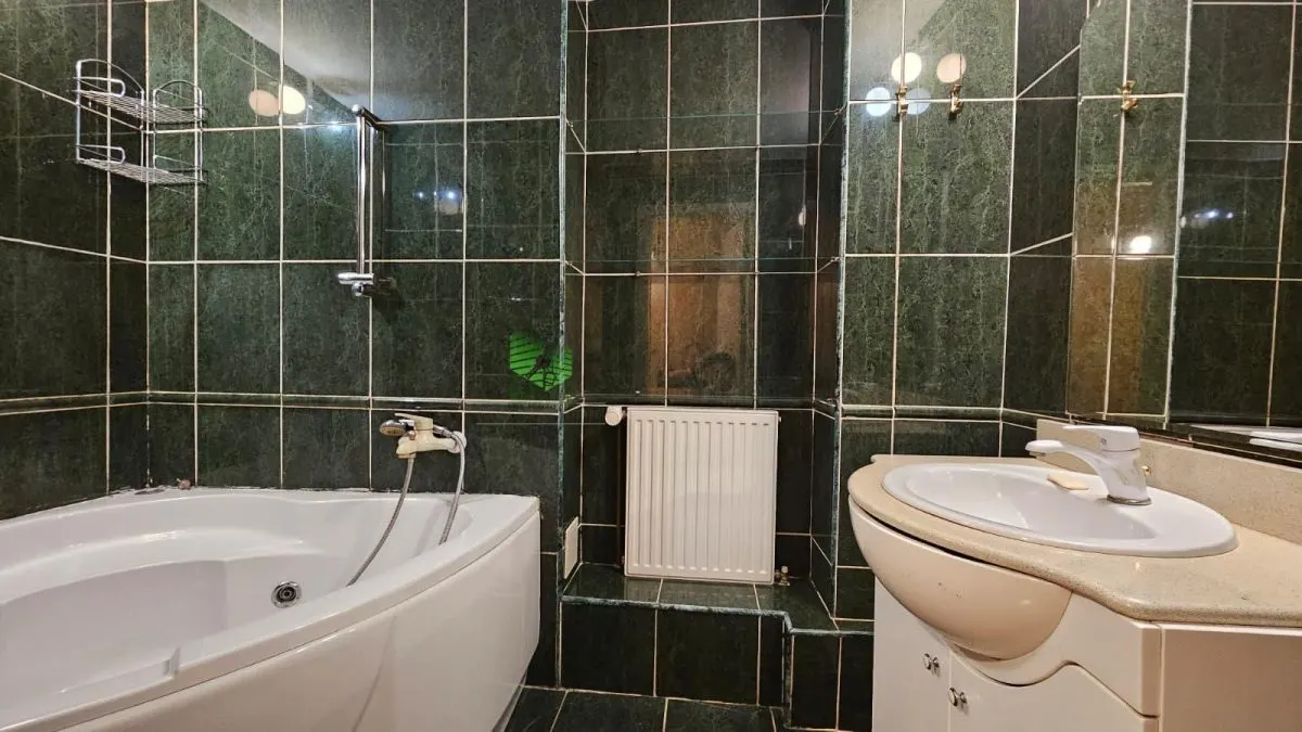 Apartament 3 camere Centrul Civic,renovat,vedere Tampa,158000 Euro - foto 10