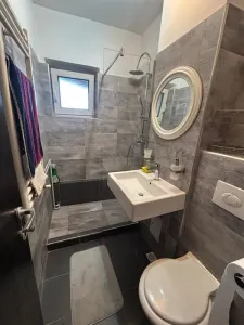 Apartament 4 camere str Harmanului renovat,mobilat modern 144000 Euro - foto 7