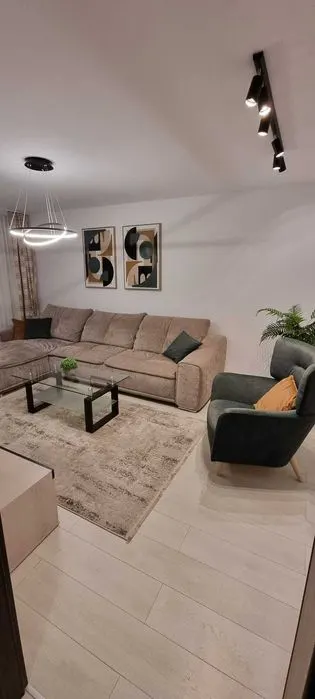 Apartament 2 camere- Complex Urban- Coresi Mall 169000 Euro - foto 1
