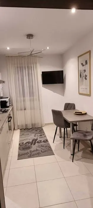 Apartament 2 camere- Complex Urban- Coresi Mall 169000 Euro - foto 4