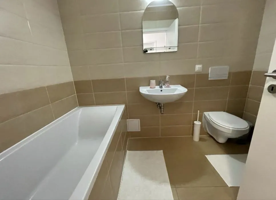 Apartament 2 camere Avantgarden Coresi mobilat,parcare,139500 Euro - foto 6