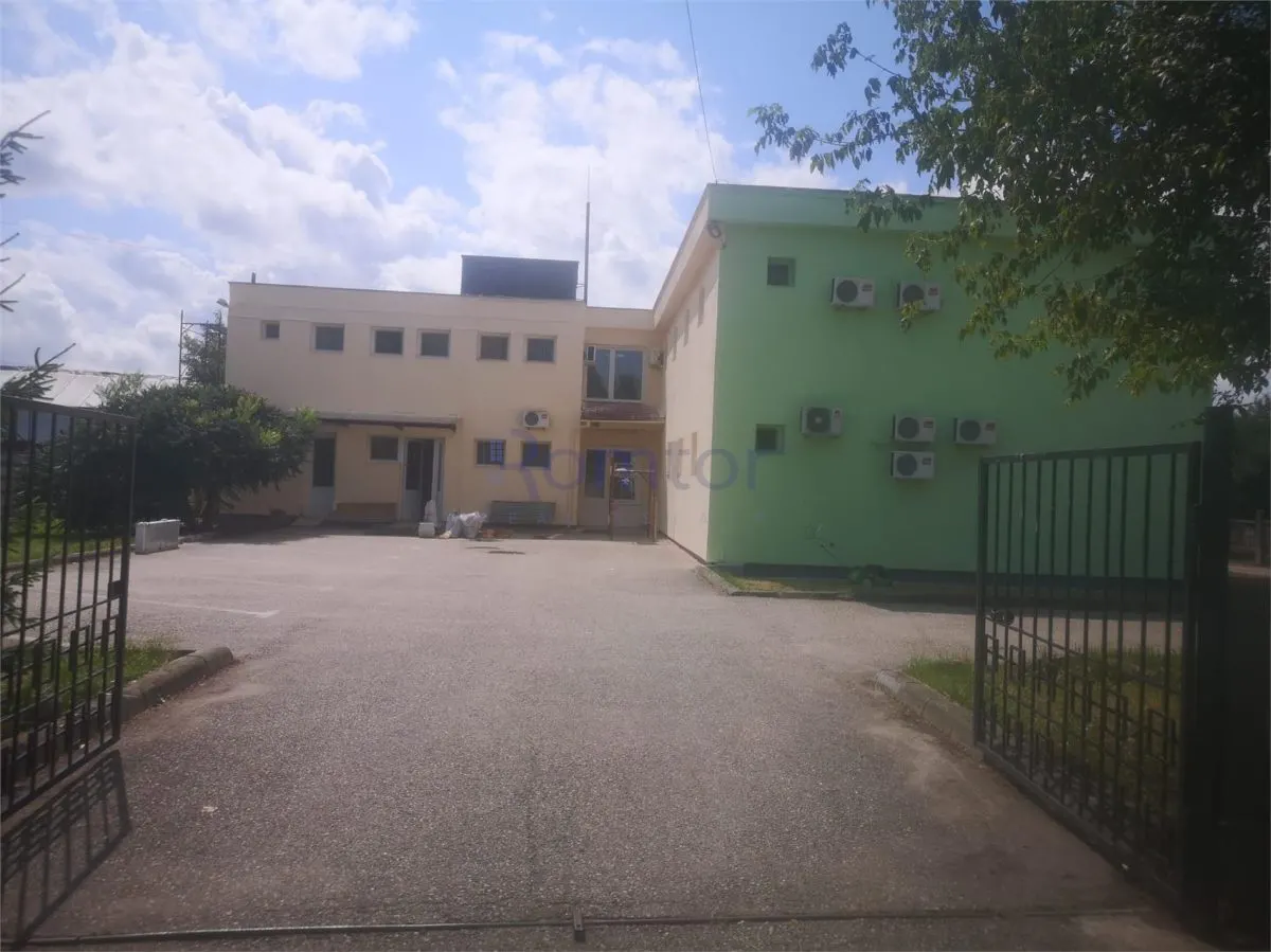 Imobil cu destinatie clinica medicala, 800 mp, teren 2.647 mp, de vanzare in Campulung Muscel Arges â€“ Ideal pentru proiecte medicale sau de ingrijire - foto 1