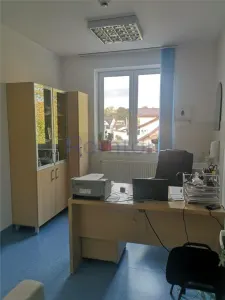 Imobil cu destinatie clinica medicala, 800 mp, teren 2.647 mp, de vanzare in Campulung Muscel Arges â€“ Ideal pentru proiecte medicale sau de ingrijire - foto 2