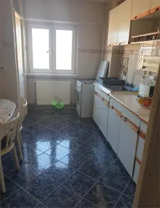Apartament 3 camere Judetean,,decomandat,129000 Euro - foto 2