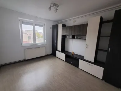 Apartament 2 camere decomandat. zona Grivitei 81000 Euro - foto 1