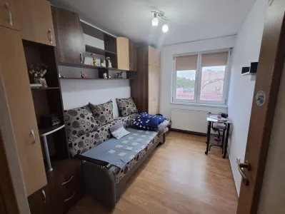 Apartament 2 camere decomandat. zona Grivitei 81000 Euro - foto 2