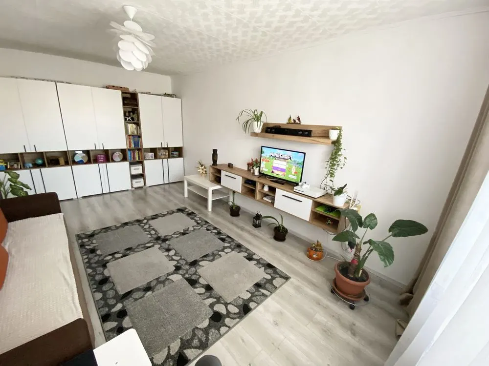 Apartament 3 camere Craiter,renovat 135000 Euro - foto 1