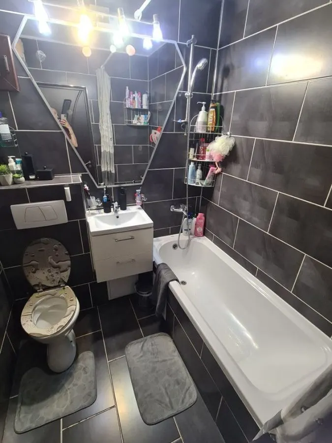 Apartament 3 camere Vlahuta renovat,mobilat,108000 Euro neg - foto 4