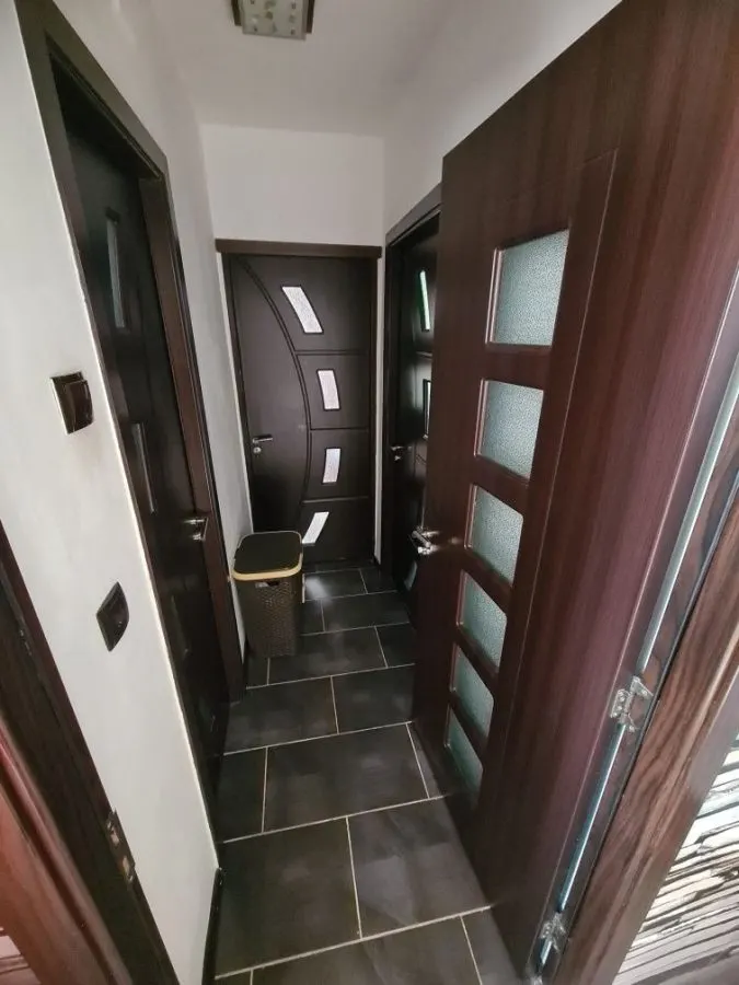 Apartament 3 camere Vlahuta renovat,mobilat,108000 Euro neg - foto 5