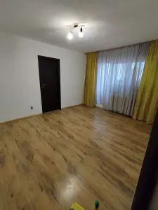 Apartament  2 camere  Astra-piata,renovat,79500 Euro - foto 2