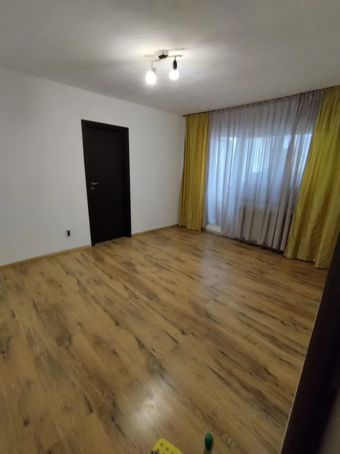 Apartament  2 camere  Astra-piata,renovat,79500 Euro - foto 2
