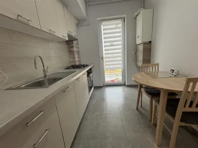 Inchiriere apartament 2 camere, bloc nou, zona Centrala - foto 12