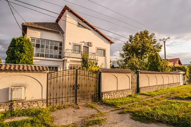 Vanzare  vila, superba, Targoviste zona Rezidentiala - foto 1