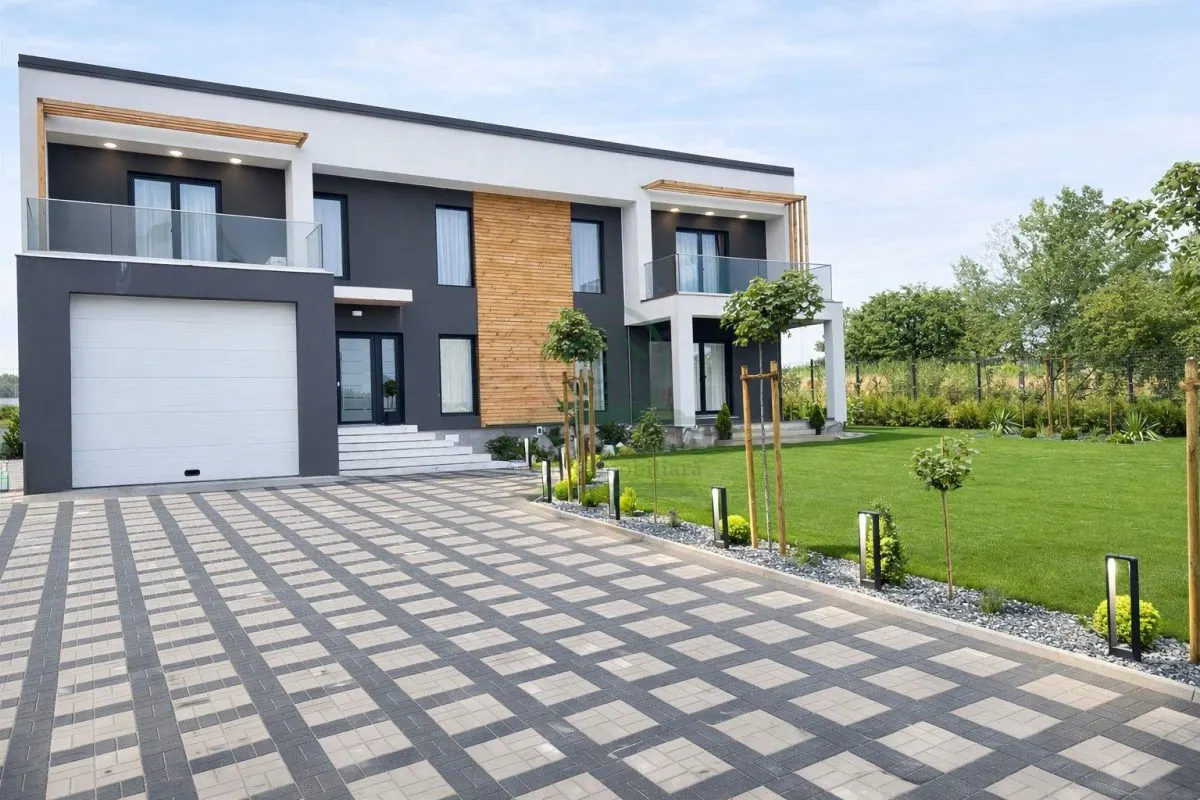 Casa de vanzare Suceava + 710 mp teren - foto 1