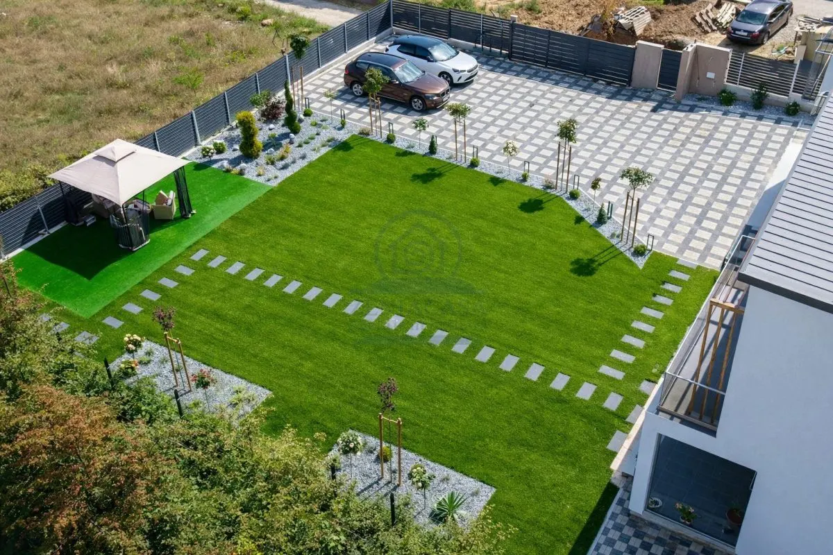 Casa de vanzare Suceava + 710 mp teren - foto 4