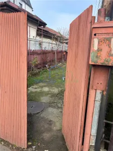 Casa demolabila, teren 651 MP - Craiova