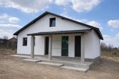 Casa 4 camere Voinesti Iasi 500 mp teren - foto 2
