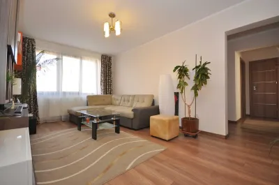 3 camere Centru Civic mobilat lux  600 Euro - Brasov