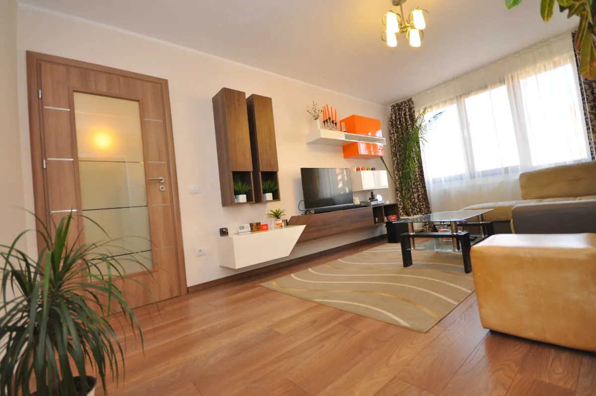3 camere Centru Civic mobilat lux  600 Euro - foto 2