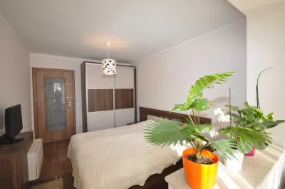 3 camere Centru Civic mobilat lux  600 Euro - foto 6