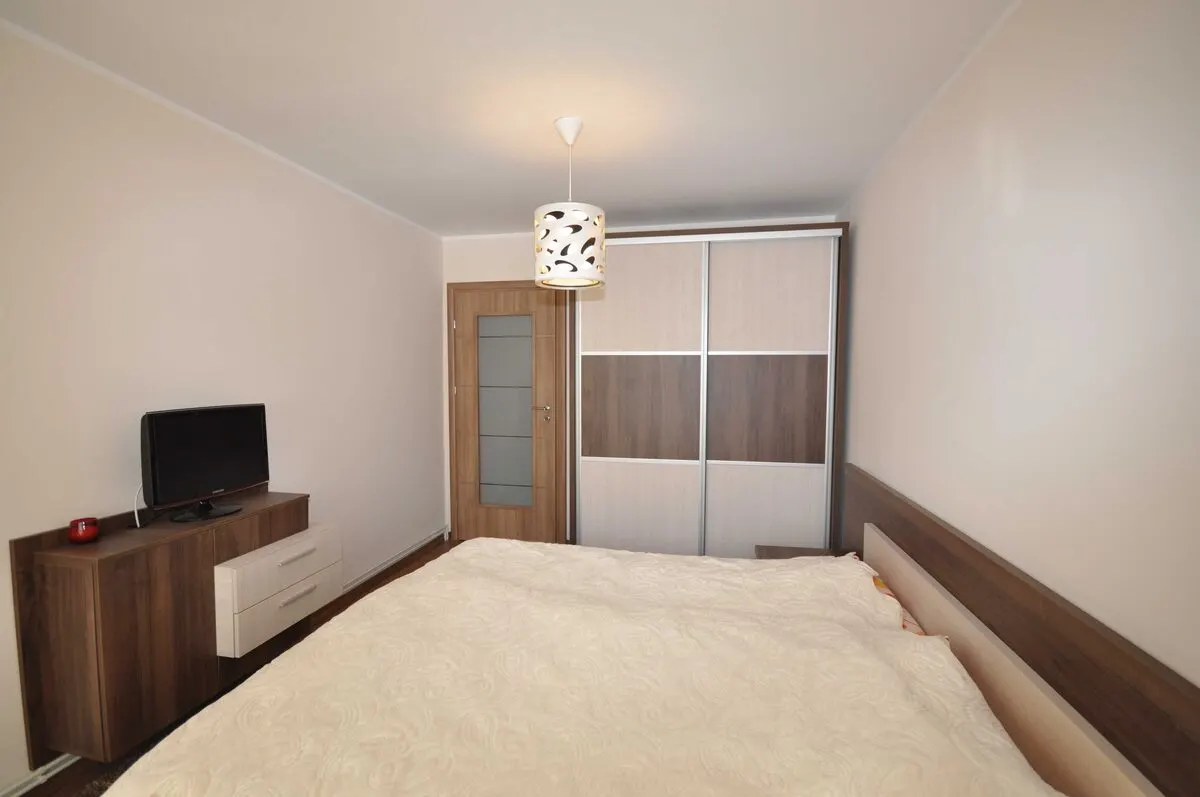 3 camere Centru Civic mobilat lux  600 Euro - foto 8