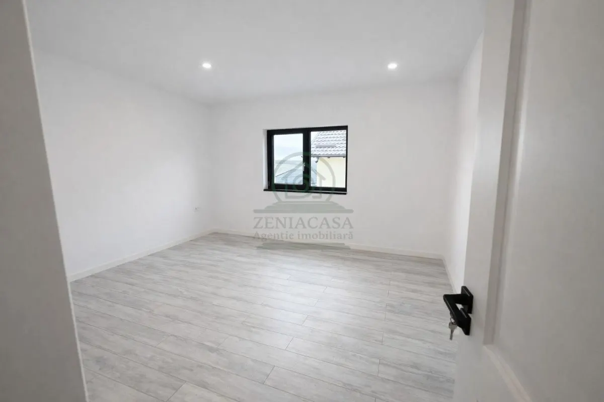 Casa Miroslava Ciurbesti,  5 camere , garaj, beci - foto 4
