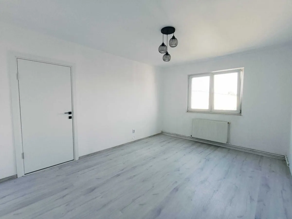 Apartament 2 camere Florilor,renovat lux,71900 Euro - foto 1