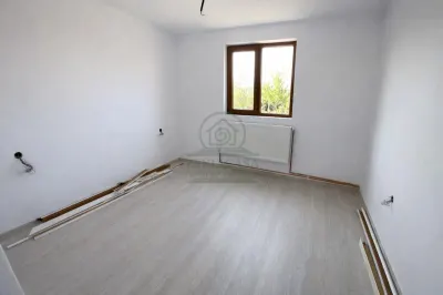 Casa 3 camere baie bucatarie, Voinesti Iasi/ la cheie/ gaz/apa/curent - foto 5