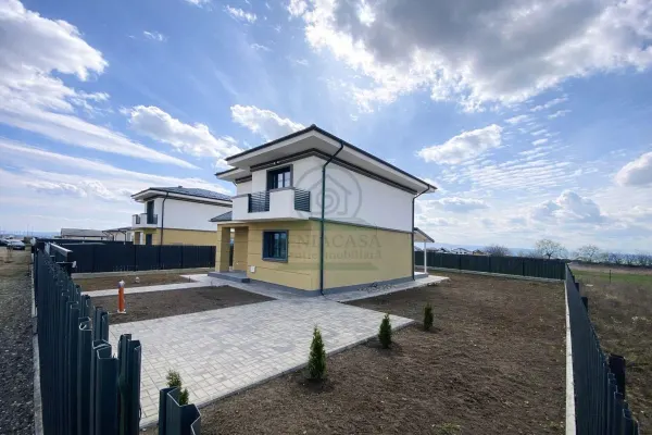 Casă 4 camere Miroslava - poza 2