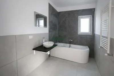 Casa 4/5 camere Valea Ursului Miroslava CANALIZARE/ zona de padure - foto 3